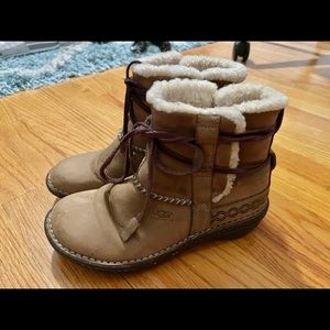 Ugg Toast Cove Boots size 6